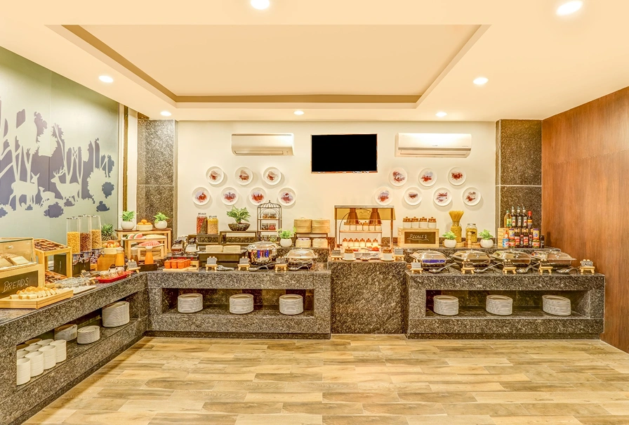 N3N Ganga Retreat dining