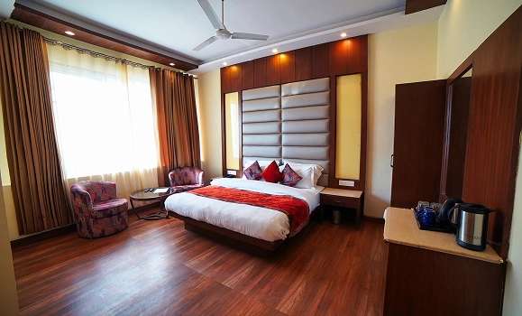The Kenilworth Mussoorie spacious hotel bedroom