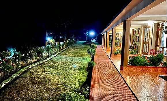 Xomotel Ranikhet Heights garden at night