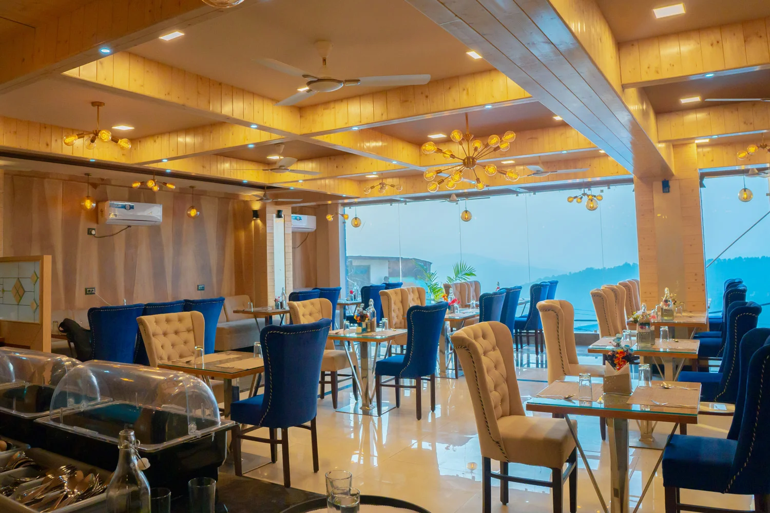 Sunita Elite dining