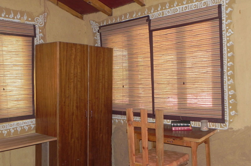 Cottage Nirvana Mukteshwar - Deluxe Rooms with wide window