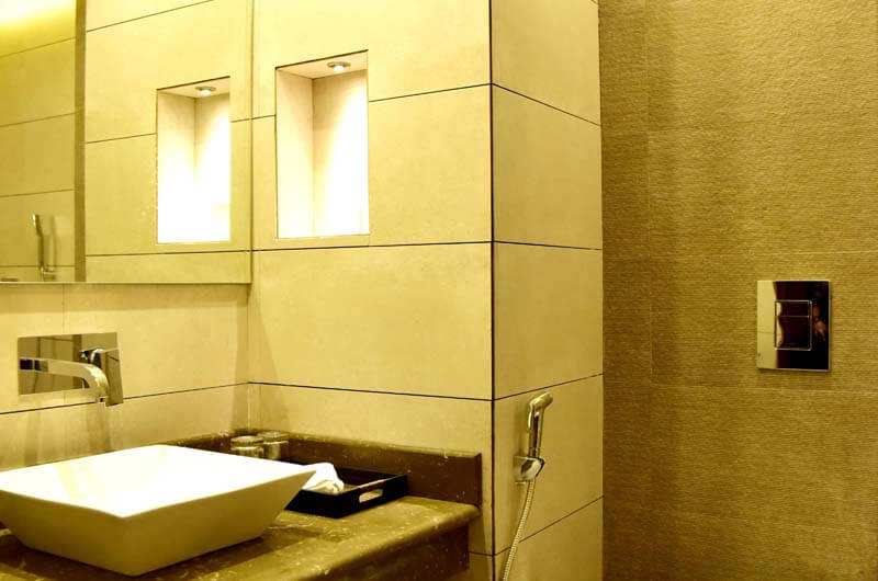 Seasons Hotel and Resorts Nainital - Premium Room Bathroom